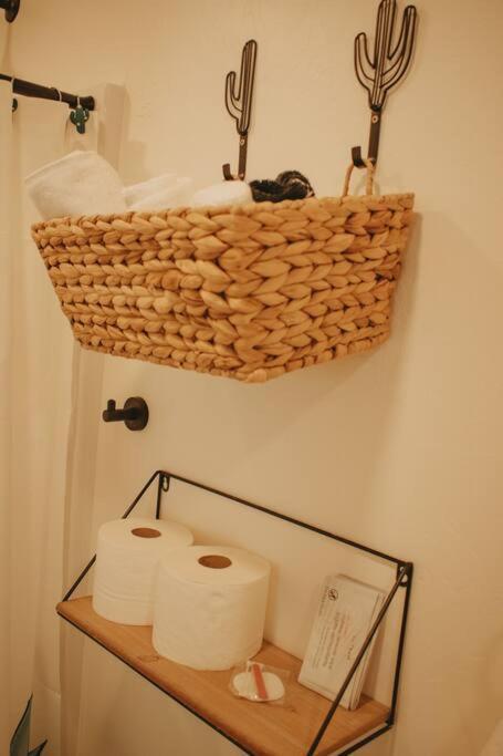 Agave Tiny House At Cactus Flower-Hot Tub-Pet Friendly-No Pet Fees! Albuquerque Extérieur photo
