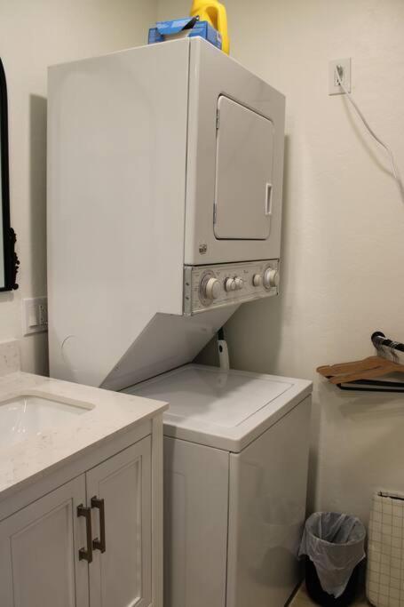 Agave Tiny House At Cactus Flower-Hot Tub-Pet Friendly-No Pet Fees! Albuquerque Extérieur photo